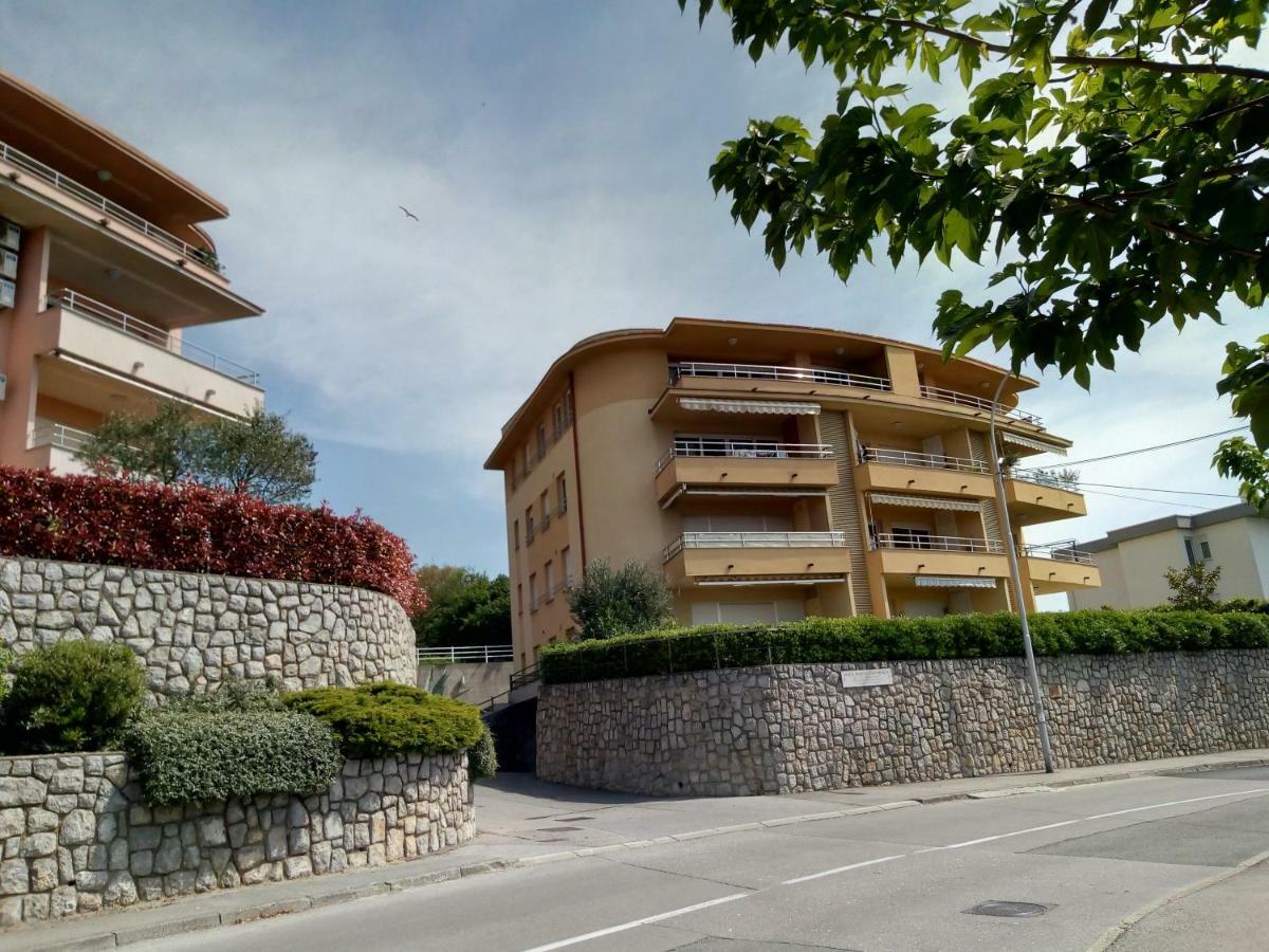 Swimming Apartment Рийека Екстериор снимка